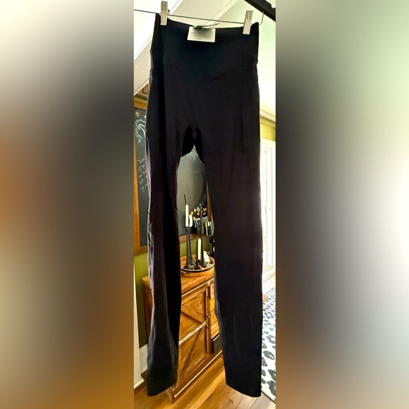 Butt Lifting Black High-Waisted Halara Leggings - Picture 1 of 3